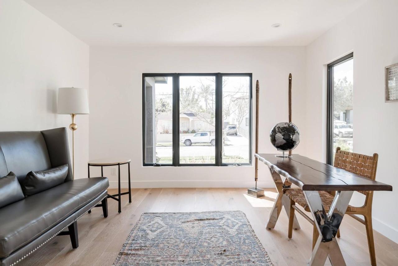 Modern With A Pool In Larchmont Village